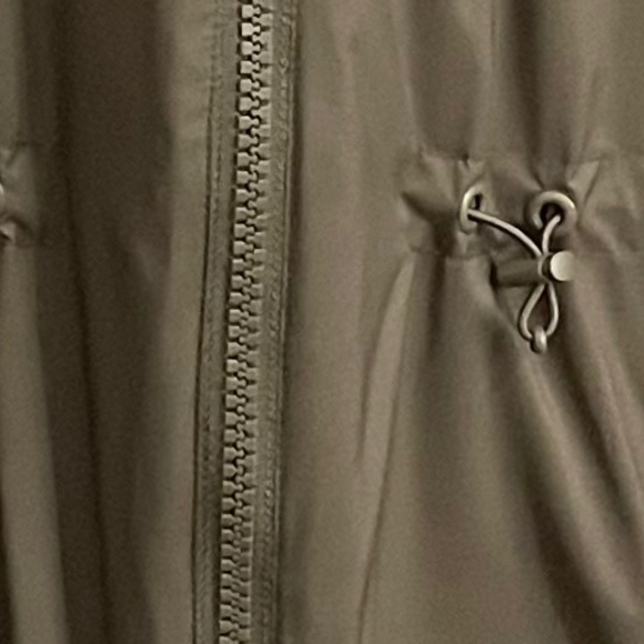 Vision winter jacket by Simons, women’s size medium, kaki - Picture 9 of 9